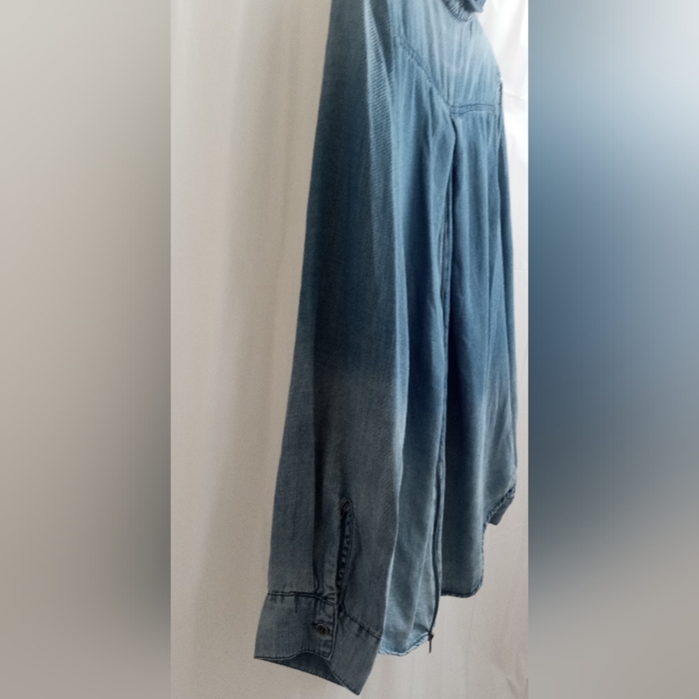 Walter Baker Ombré Blue Denim Back Zip  Up Long Sleeves Gunmetal Button Blouse - Picture 11 of 16